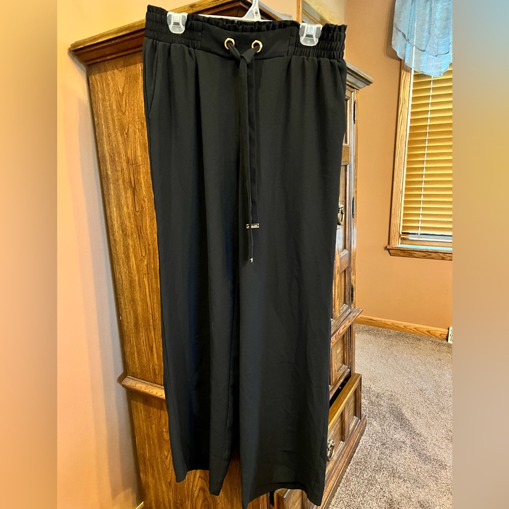 Black wide leg light weight Michael Kors pants